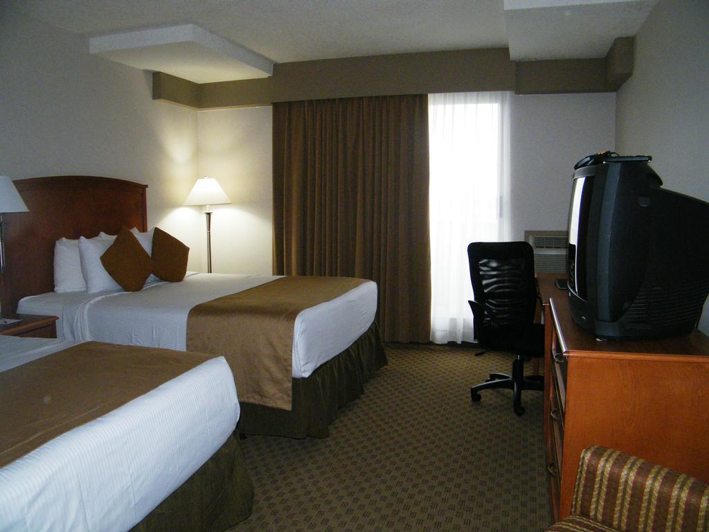 Ramada By Wyndham Edmonton South Hotel Quarto foto