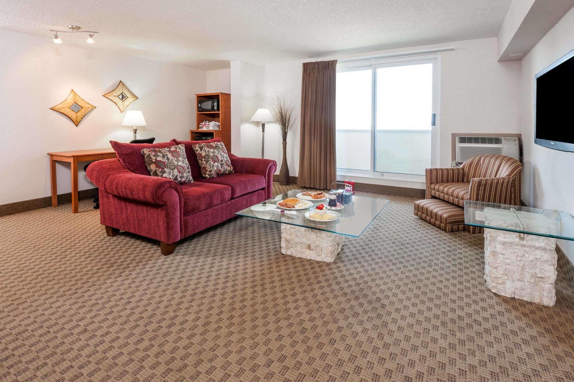Ramada By Wyndham Edmonton South Hotel Exterior foto