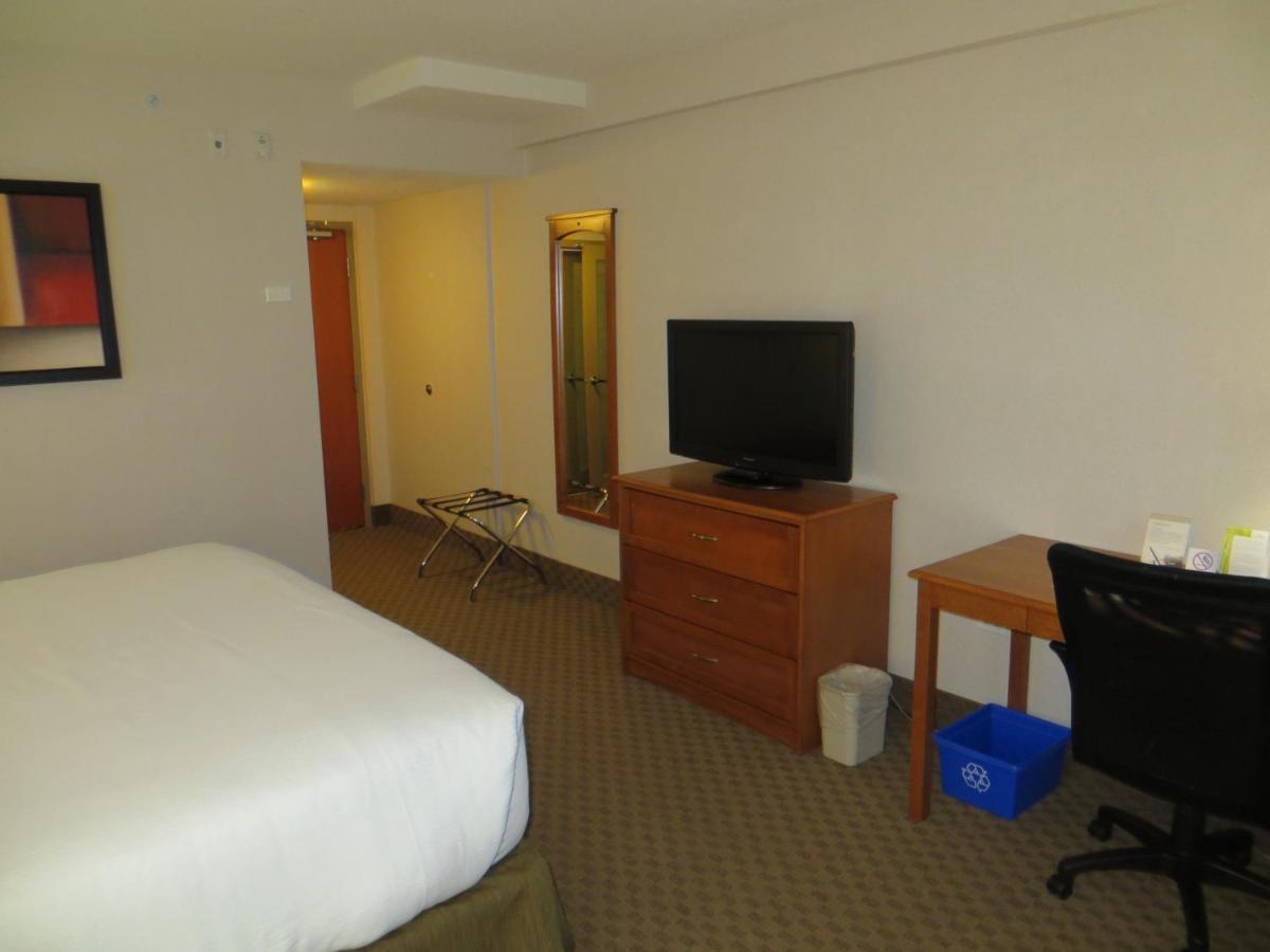 Ramada By Wyndham Edmonton South Hotel Quarto foto