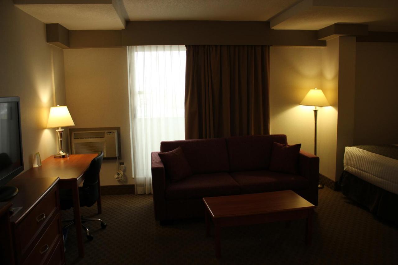 Ramada By Wyndham Edmonton South Hotel Exterior foto